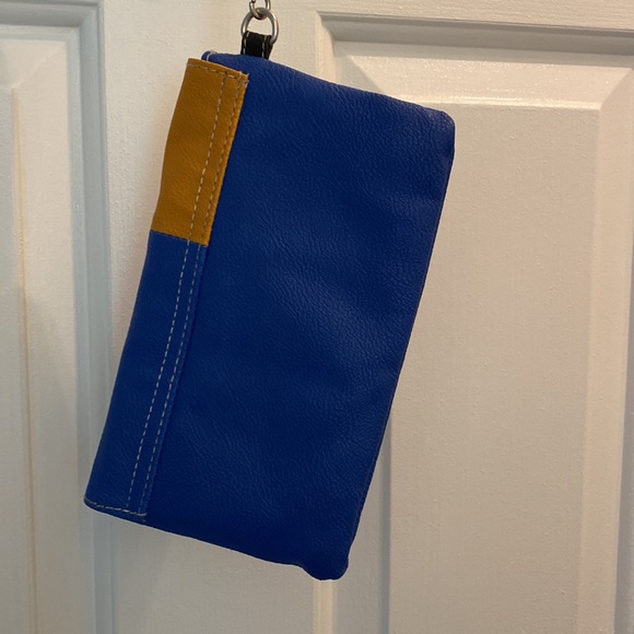 New Royal Blue Wristlet/Clutch - Picture 2 of 3